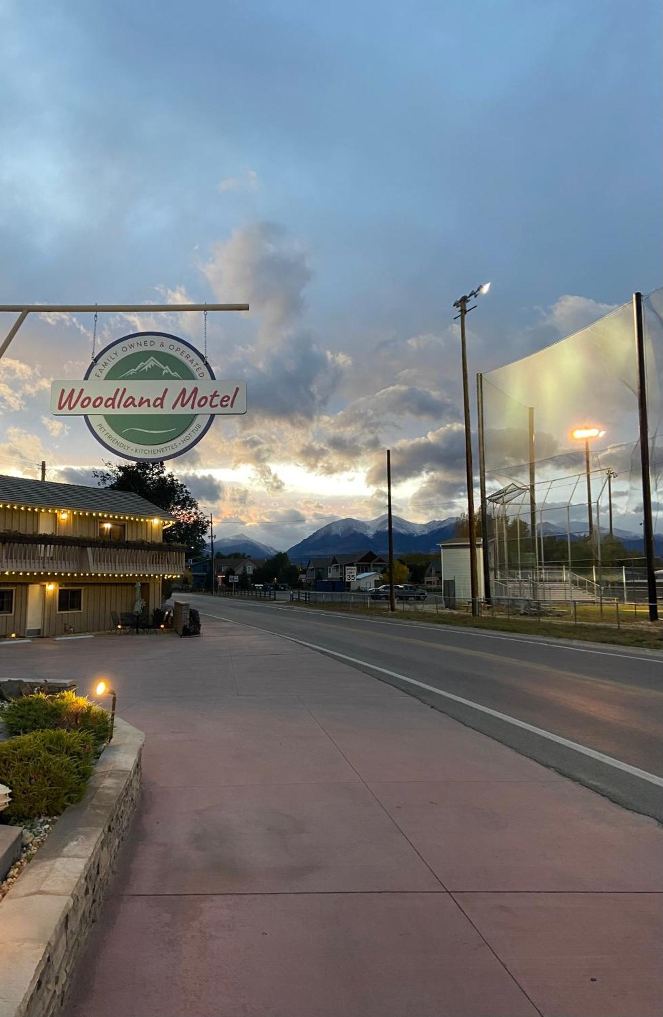 Woodland * Salida